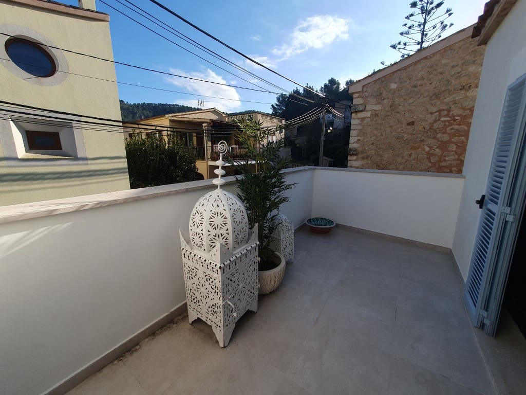 3 soveværelse Byhus til salg i L'Arraco / S'Arraco - € 890.000 (Ref: 8985636)