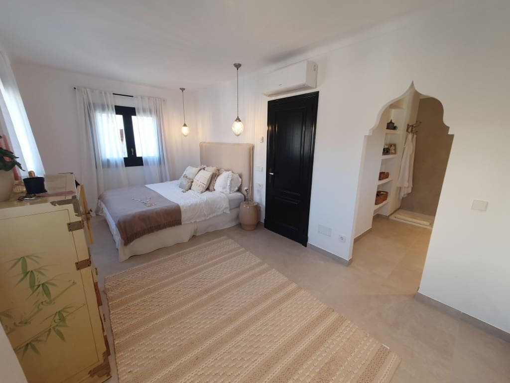 3 soveværelse Byhus til salg i L'Arraco / S'Arraco - € 890.000 (Ref: 8985636)