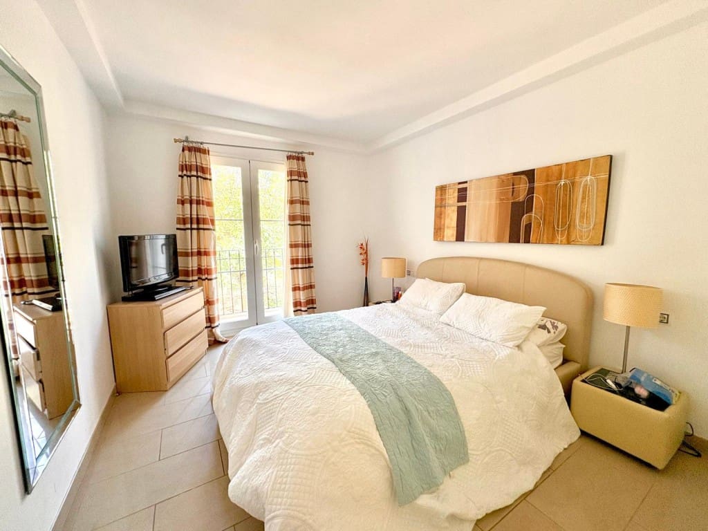 3 bedroom Apartment for sale in Santa Ponsa with pool garage - € 850,000 (Ref: 8993709)