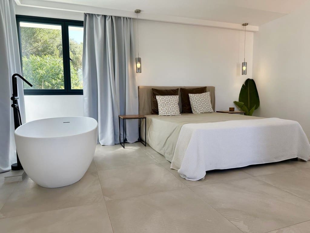 4 soveværelse Villa til salg i Palmanova med swimmingpool garage - € 2.300.000 (Ref: 9050847)