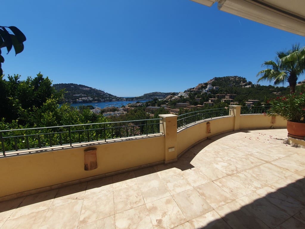 4 bedroom Villa for sale in Puerto de Andratx with pool garage - € 3,900,000 (Ref: 9074916)