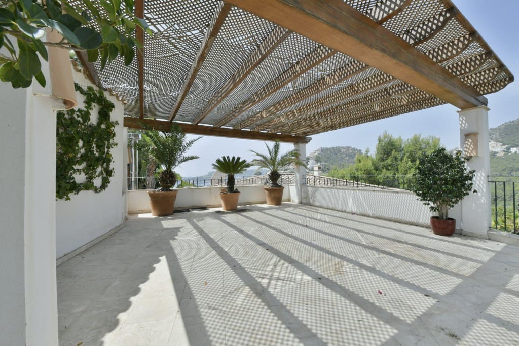 4 bedroom Villa for sale in Puerto de Andratx with pool garage - € 3,900,000 (Ref: 9074916)