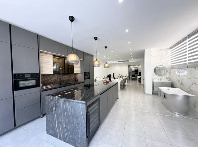 Kontor til salg i Santa Ponsa, Calvià - € 25.000 (Ref: 9081368)