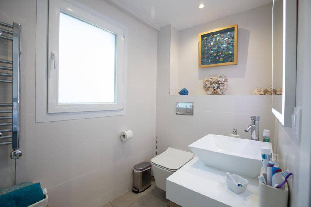 2 bedroom Apartment for sale in Santa Ponsa with garage - € 599,000 (Ref: 9310584)