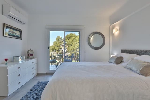 2 bedroom Apartment for sale in Santa Ponsa, Calvià with garage - € 599,000 (Ref: 9310584)