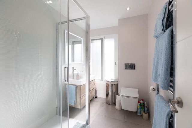 2 bedroom Apartment for sale in Santa Ponsa, Calvià with garage - € 599,000 (Ref: 9310584)