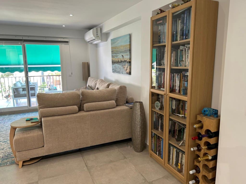 2 bedroom Apartment for sale in Santa Ponsa with garage - € 599,000 (Ref: 9310584)