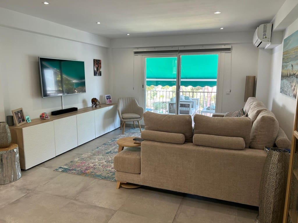 2 bedroom Apartment for sale in Santa Ponsa with garage - € 599,000 (Ref: 9310584)