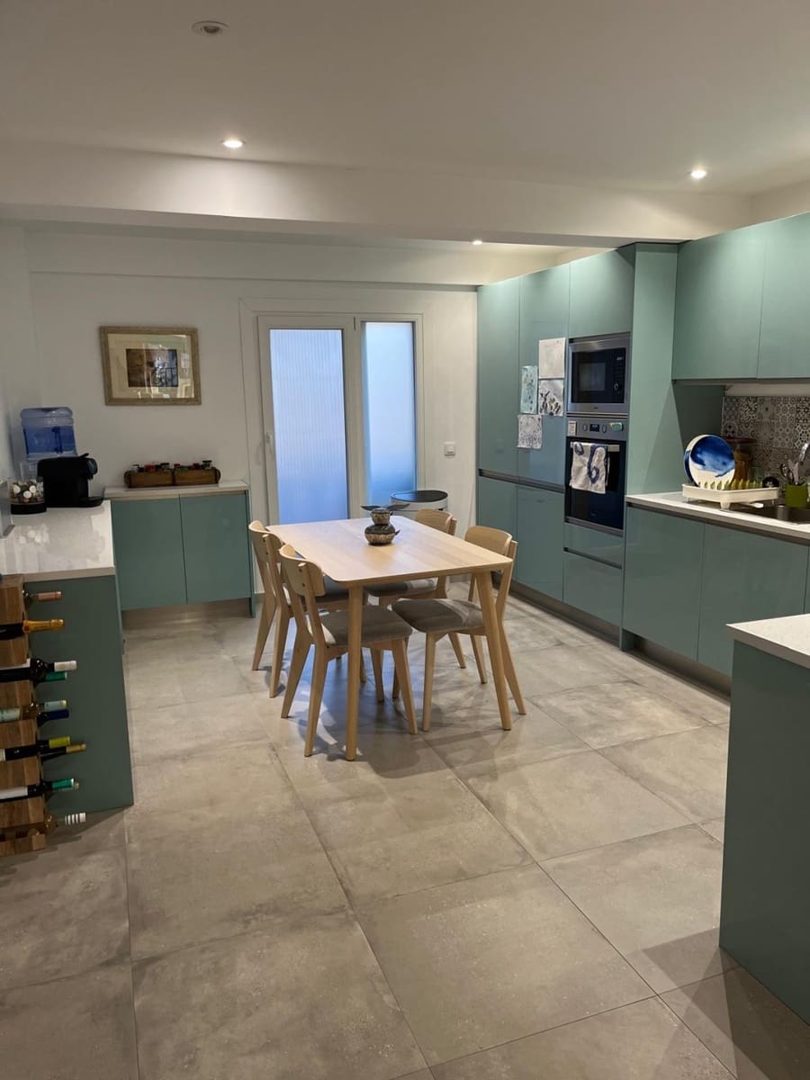 2 bedroom Apartment for sale in Santa Ponsa with garage - € 599,000 (Ref: 9310584)