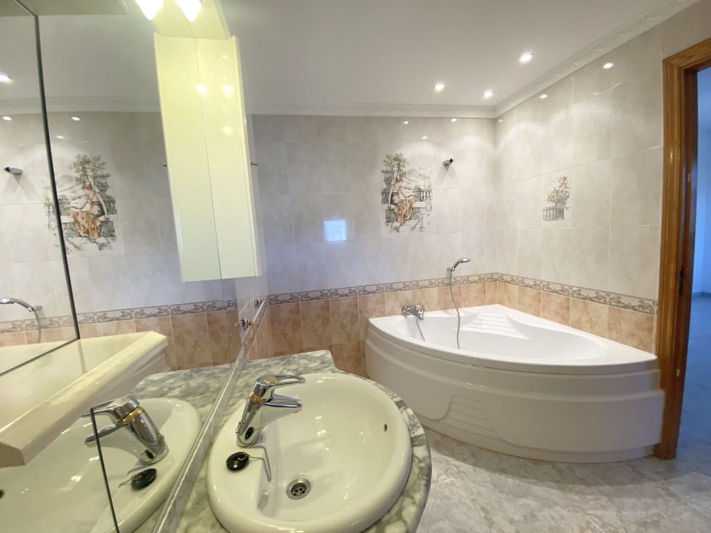 5 bedroom Villa for rent in Santa Ponsa with pool garage - € 7,000 (Ref: 9590719)