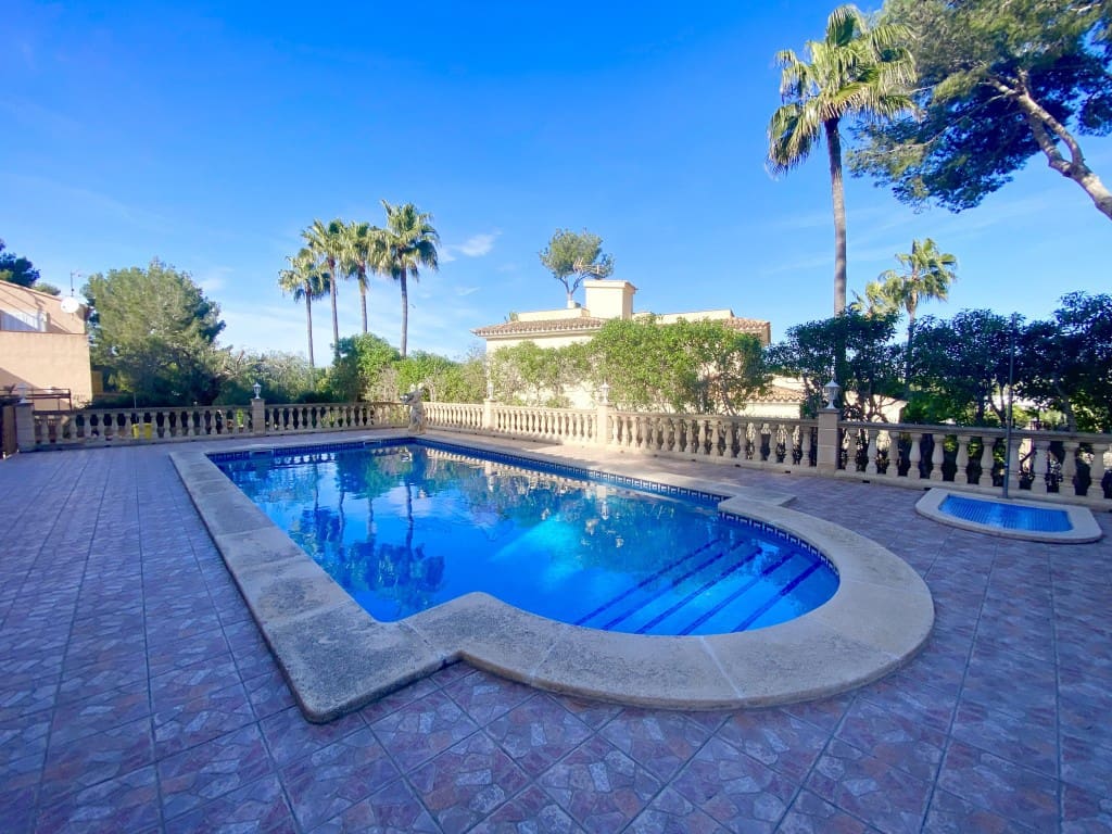 5 bedroom Villa for rent in Santa Ponsa with pool garage - € 7,000 (Ref: 9590719)