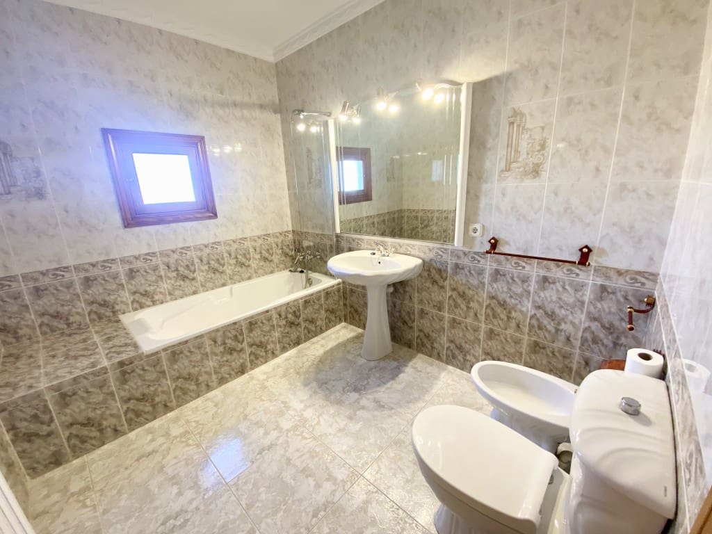 5 bedroom Villa for rent in Santa Ponsa with pool garage - € 7,000 (Ref: 9590719)