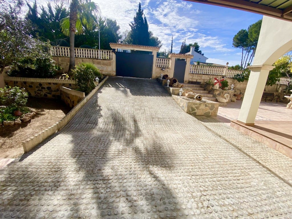 5 bedroom Villa for rent in Santa Ponsa with pool garage - € 7,000 (Ref: 9590719)