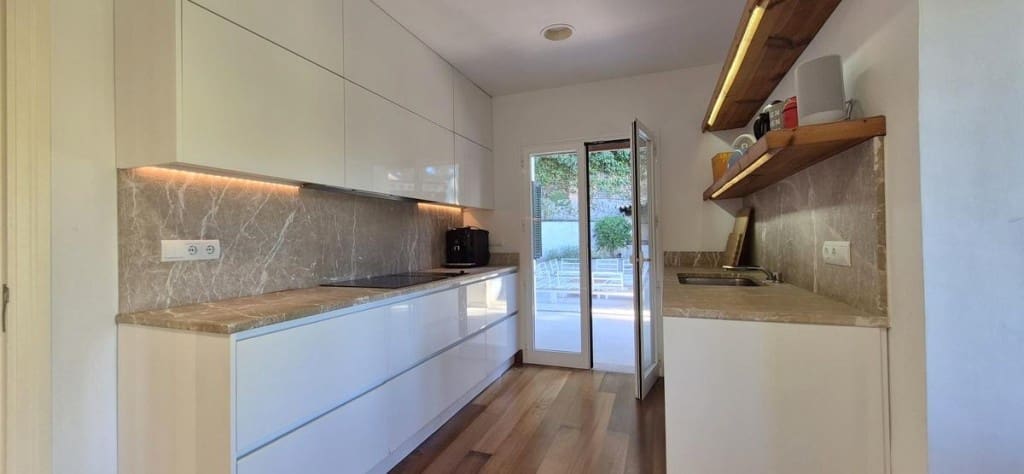 3 makuuhuone Huvila myytävänä paikassa Genova mukana uima-altaan 
autotalli - 2 300 000 € (Ref: 9594659)