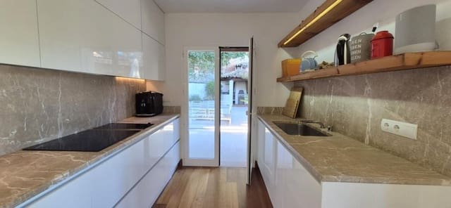 3 makuuhuone Huvila myytävänä paikassa Genova, Palma de Mallorca mukana uima-altaan 
autotalli - 2 300 000 € (Ref: 9594659)