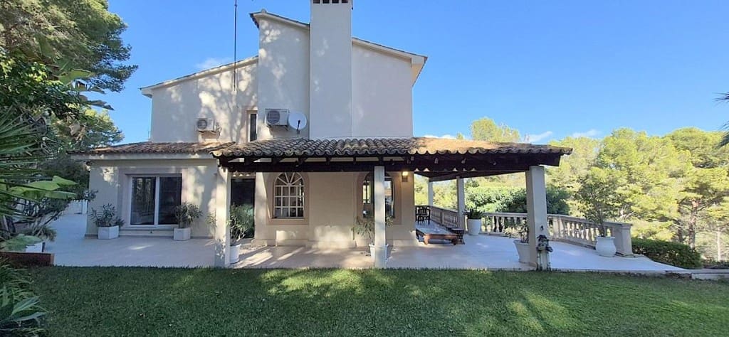 3 makuuhuone Huvila myytävänä paikassa Genova mukana uima-altaan 
autotalli - 2 300 000 € (Ref: 9594659)