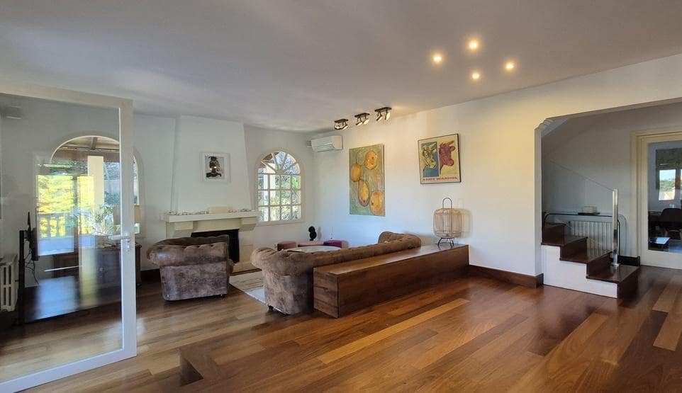 3 makuuhuone Huvila myytävänä paikassa Genova mukana uima-altaan 
autotalli - 2 300 000 € (Ref: 9594659)