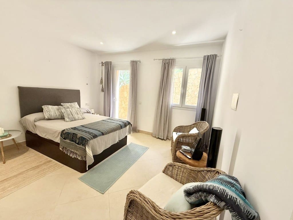 5 makuuhuone Huvila myytävänä paikassa El Toro / Port Adriano mukana uima-altaan 
autotalli - 2 100 000 € (Ref: 9598682)