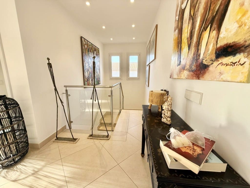 5 makuuhuone Huvila myytävänä paikassa El Toro / Port Adriano mukana uima-altaan 
autotalli - 2 100 000 € (Ref: 9598682)