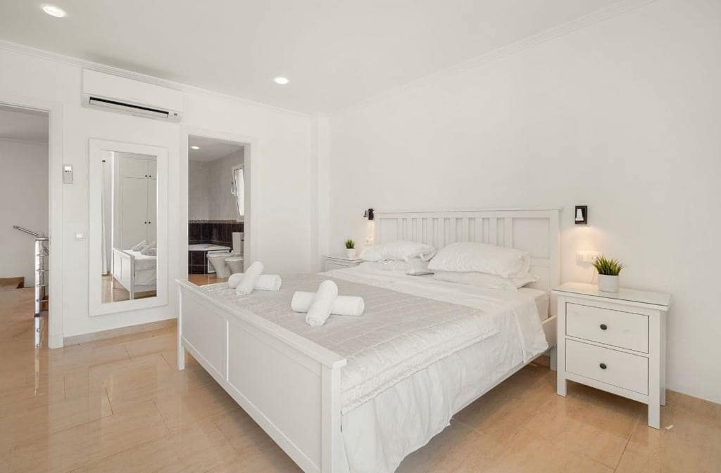 5 soverom Villa til salgs i Port d'Addaia med svømmebasseng garasje - € 1 500 000 (Ref: 9607206)