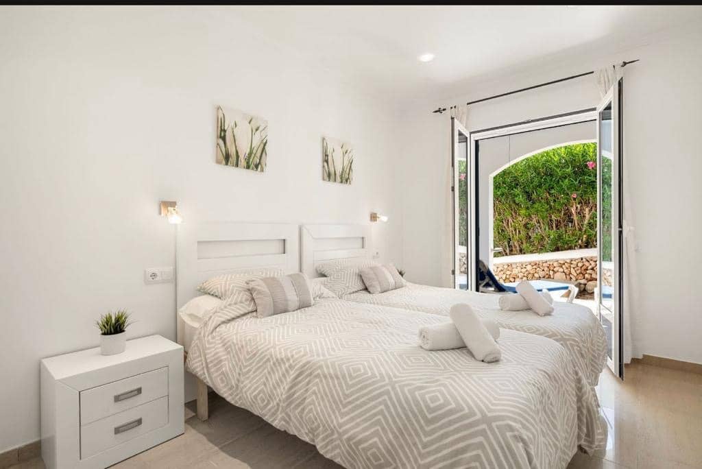 5 soverom Villa til salgs i Port d'Addaia med svømmebasseng garasje - € 1 500 000 (Ref: 9607206)