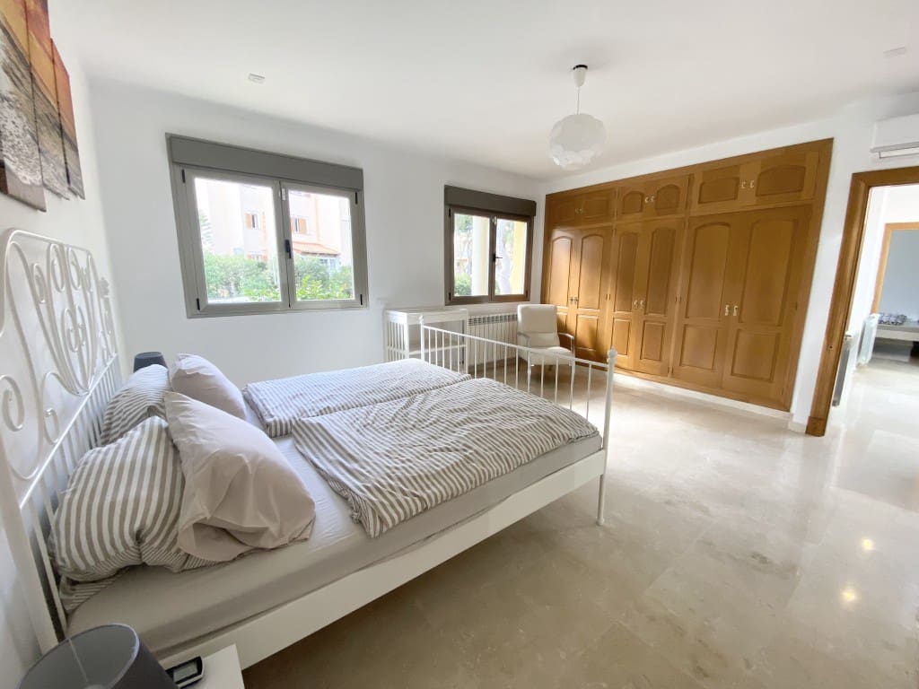 Chalet de 4 habitaciones en Santa Ponsa en venta con piscina - 3.000.000 € (Ref: 9679483)