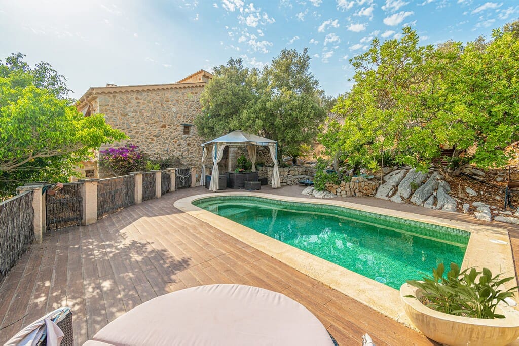 4 soveværelse Finca/Landehus til salg i Calvia med swimmingpool - € 1.500.000 (Ref: 9804082)