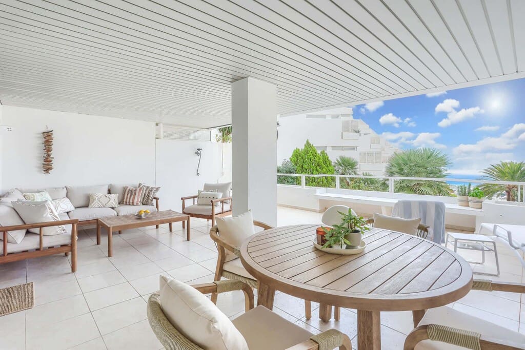 2 bedroom Apartment for sale in Portals Nous with pool garage - € 1,495,000 (Ref: 9811341)