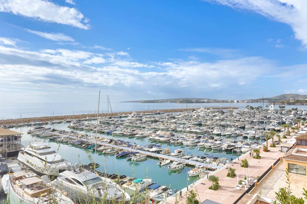 2 bedroom Apartment for sale in Portals Nous with pool garage - € 1,495,000 (Ref: 9811341)