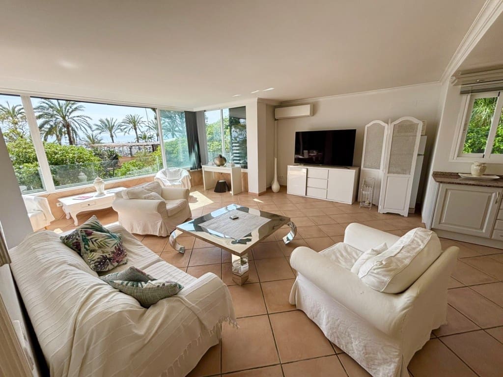 3 soveværelse Lejlighed til salg i Puerto Portals med swimmingpool - € 970.000 (Ref: 9836038)