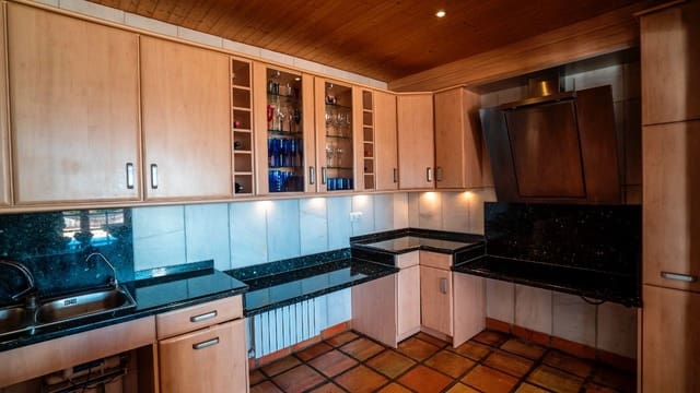 Chalet de 7 habitaciones en Alfaz del Pi / L'Alfàs del Pi en venta con piscina garaje - 1.550.000 € (Ref: 6640204)