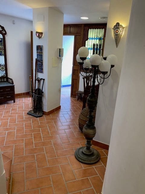 9 bedroom Villa for sale in El Campello with pool garage - € 1,800,000 (Ref: 7346952)