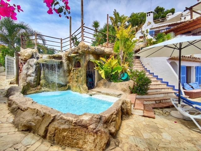 9 bedroom Villa for sale in El Campello with pool garage - € 1,800,000 (Ref: 7346952)