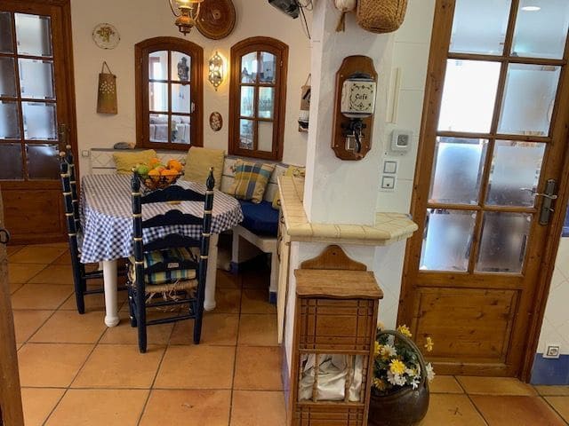 9 bedroom Villa for sale in El Campello with pool garage - € 1,800,000 (Ref: 7346952)