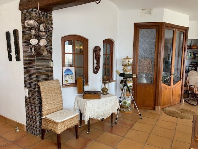 9 bedroom Villa for sale in El Campello with pool garage - € 1,800,000 (Ref: 7346952)