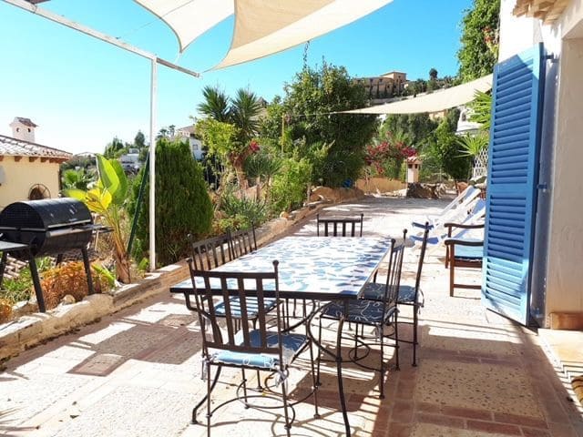 9 bedroom Villa for sale in El Campello with pool garage - € 1,800,000 (Ref: 7346952)