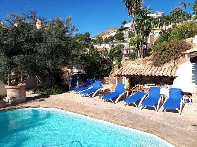 9 bedroom Villa for sale in El Campello with pool garage - € 1,800,000 (Ref: 7346952)