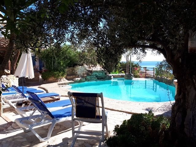 9 bedroom Villa for sale in El Campello with pool garage - € 1,800,000 (Ref: 7346952)