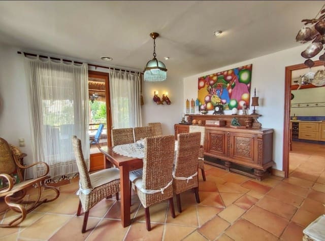 9 soveværelse Villa til salg i El Campello med swimmingpool garage - € 1.800.000 (Ref: 7346952)