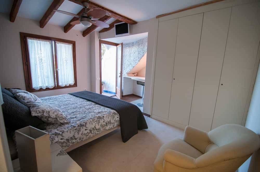 9 bedroom Villa for sale in El Campello with pool garage - € 1,800,000 (Ref: 7346952)