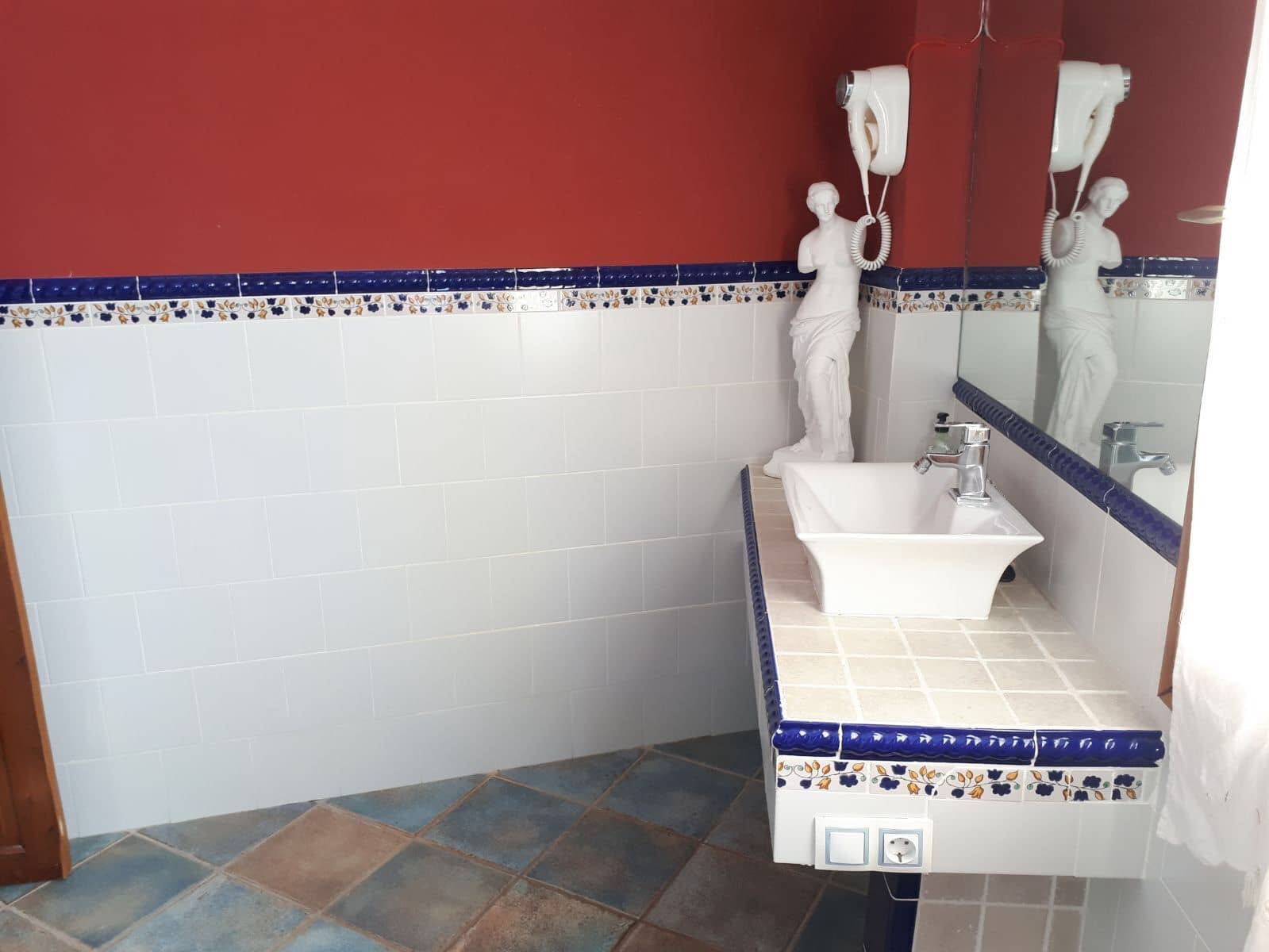 9 bedroom Villa for sale in El Campello with pool garage - € 1,800,000 (Ref: 7346952)