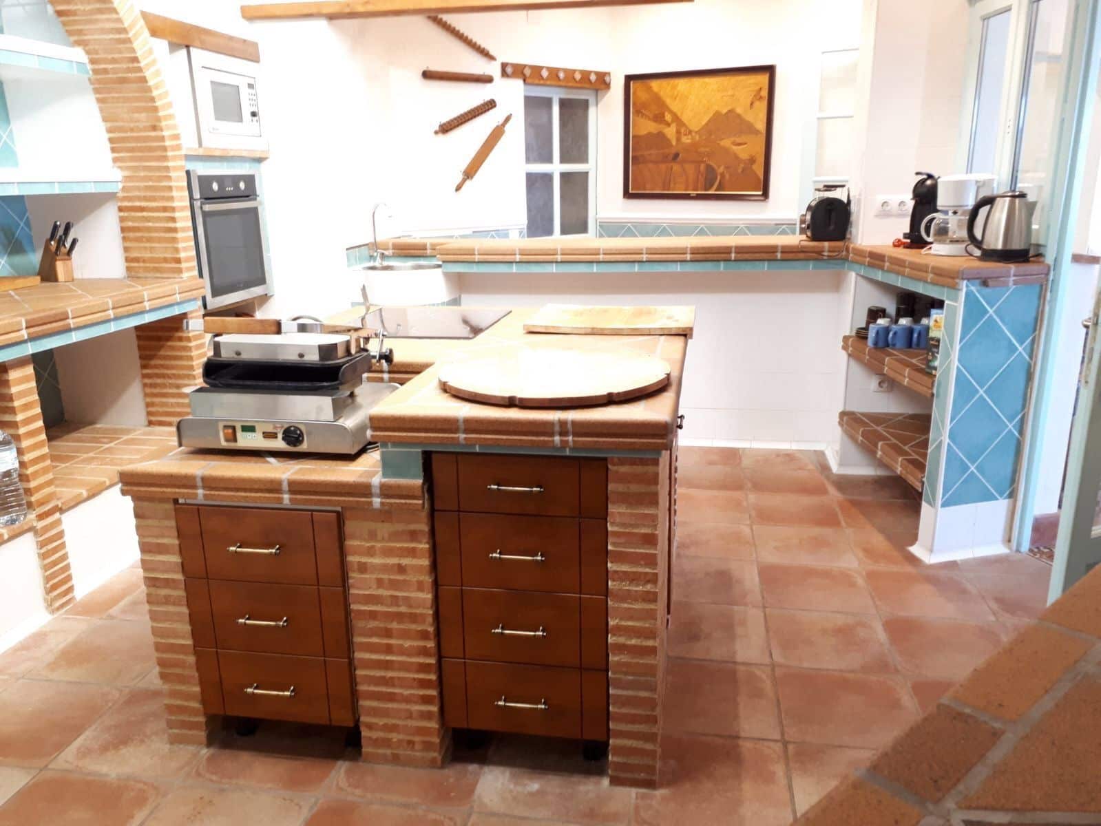 9 bedroom Villa for sale in El Campello with pool garage - € 1,800,000 (Ref: 7346952)