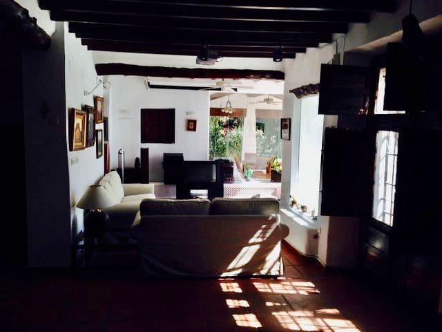 6 bedroom Villa for sale in Alfaz del Pi / L'Alfas del Pi with pool garage - € 1,250,000 (Ref: 7990057)