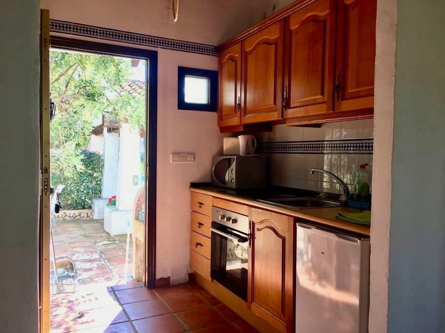 6 bedroom Villa for sale in Alfaz del Pi / L'Alfas del Pi with pool garage - € 1,250,000 (Ref: 7990057)