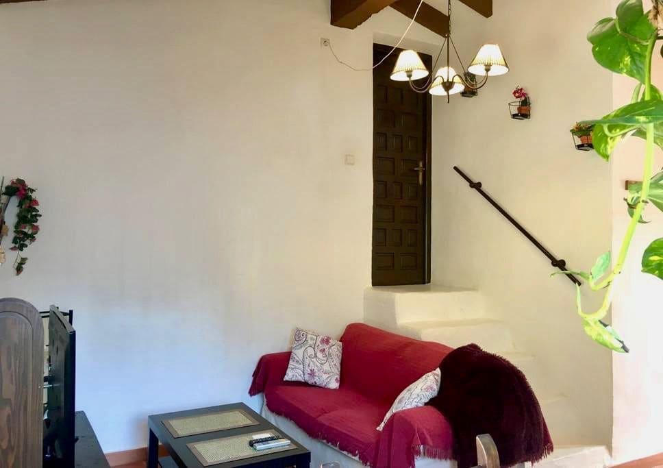 6 bedroom Villa for sale in Alfaz del Pi / L'Alfas del Pi with pool garage - € 1,250,000 (Ref: 7990057)