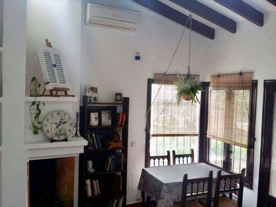 6 bedroom Villa for sale in Alfaz del Pi / L'Alfas del Pi with pool garage - € 1,250,000 (Ref: 7990057)