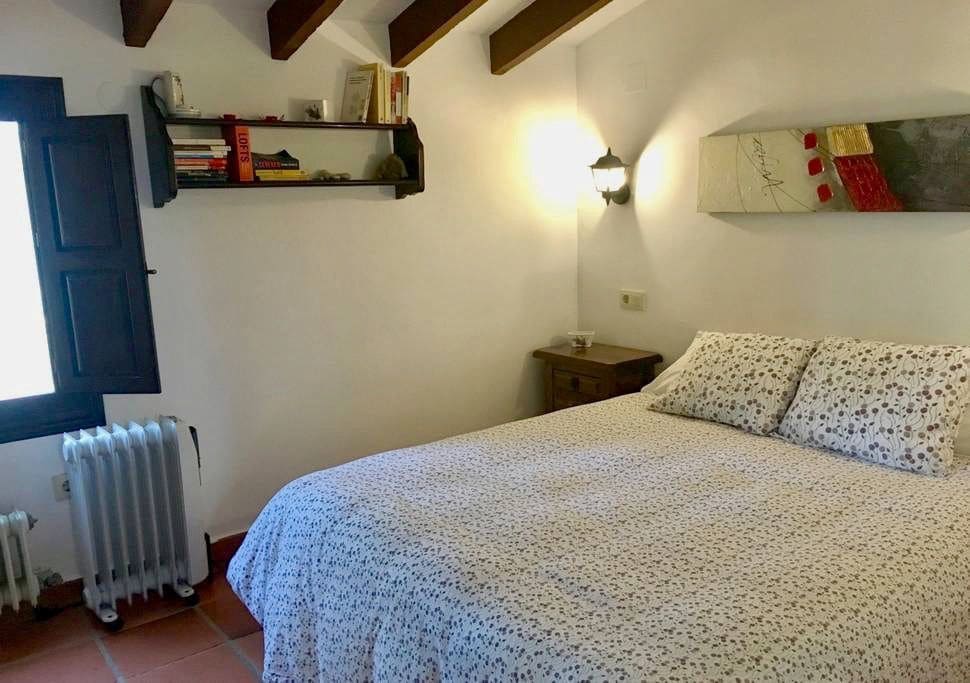 6 bedroom Villa for sale in Alfaz del Pi / L'Alfas del Pi with pool garage - € 1,250,000 (Ref: 7990057)