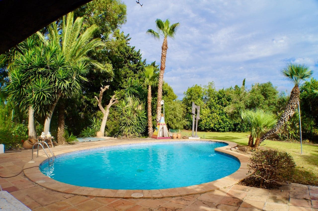 6 bedroom Villa for sale in Alfaz del Pi / L'Alfas del Pi with pool garage - € 1,250,000 (Ref: 7990057)