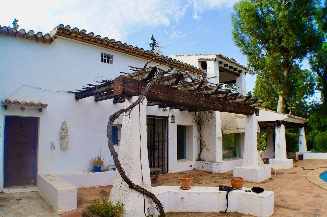 6 bedroom Villa for sale in Alfaz del Pi / L'Alfas del Pi with pool garage - € 1,250,000 (Ref: 7990057)