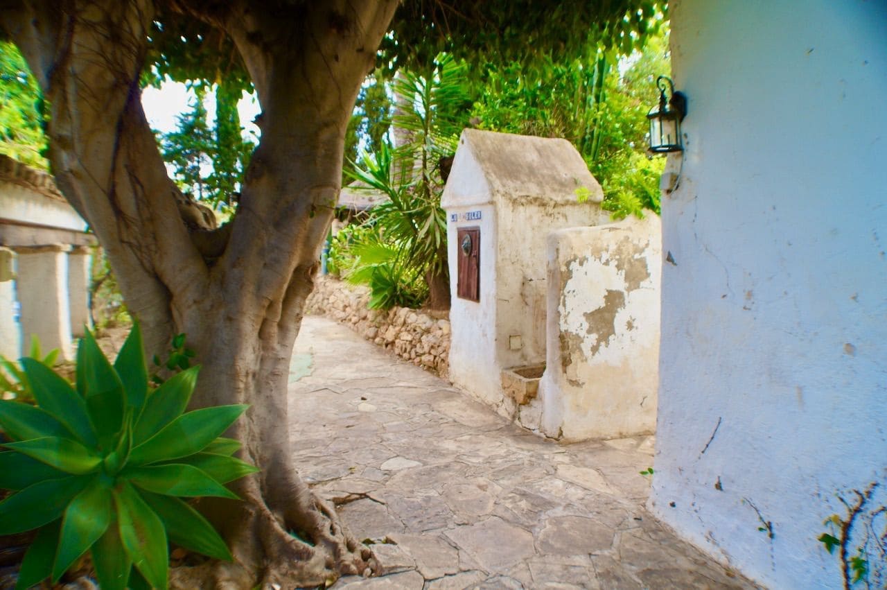 6 bedroom Villa for sale in Alfaz del Pi / L'Alfas del Pi with pool garage - € 1,250,000 (Ref: 7990057)